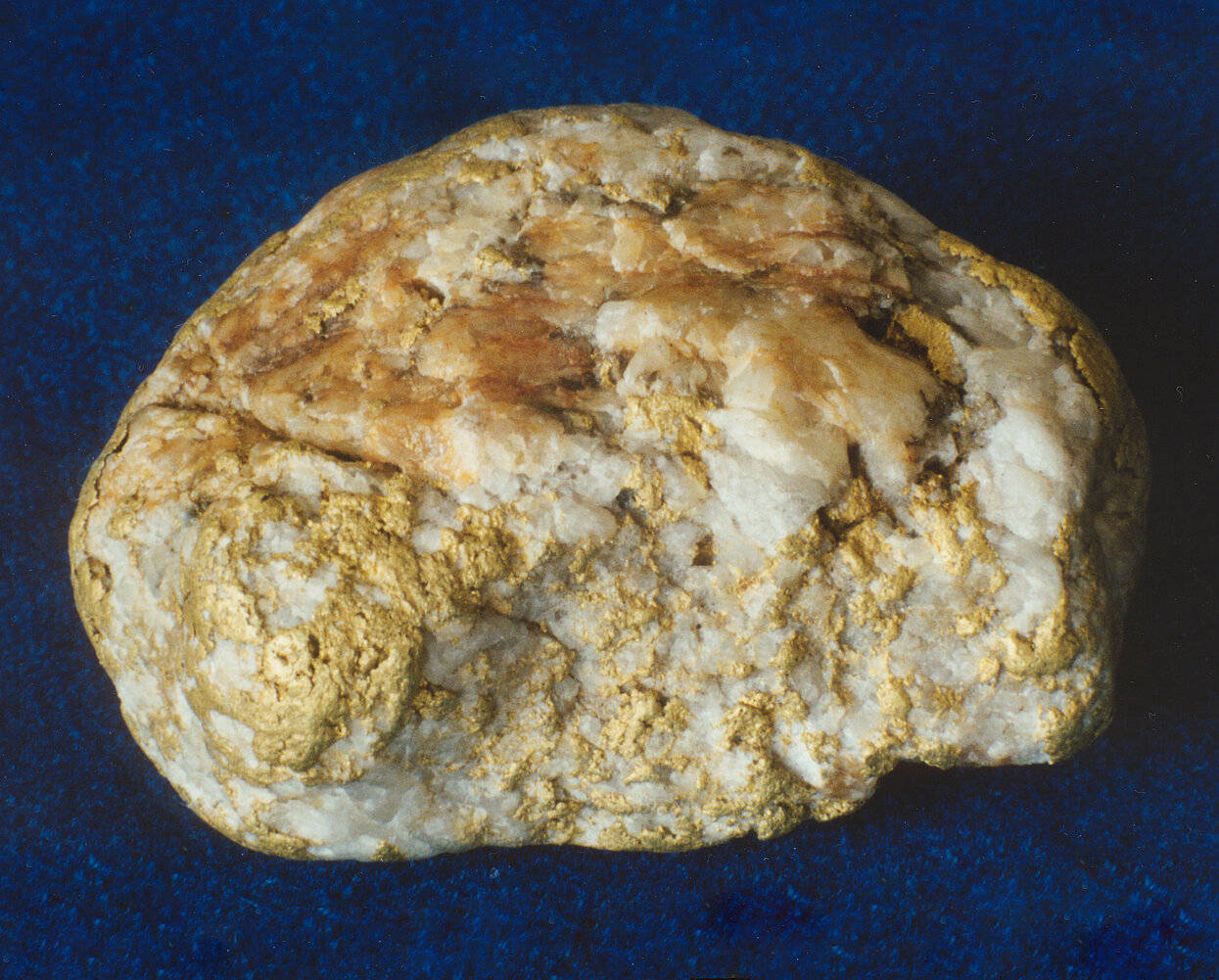 Goldwaschen Schweiz bei Disentis mit Gold-Gusti | Die Nuggets